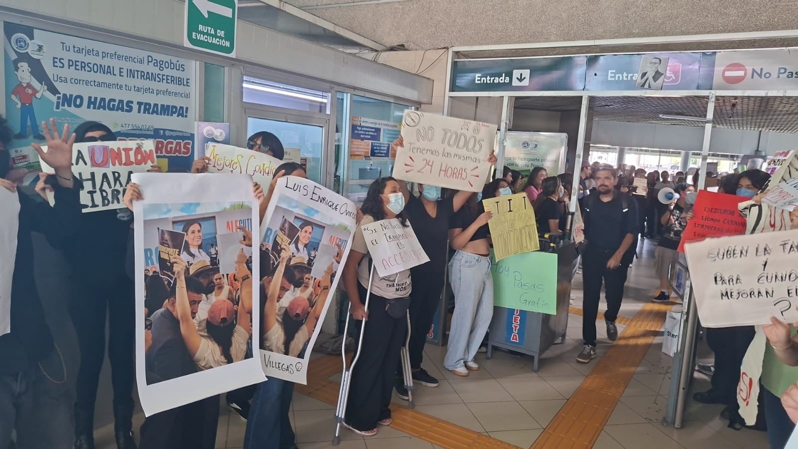 Estudiantes protestan en Delta y exigen mejoras al transporte público en León