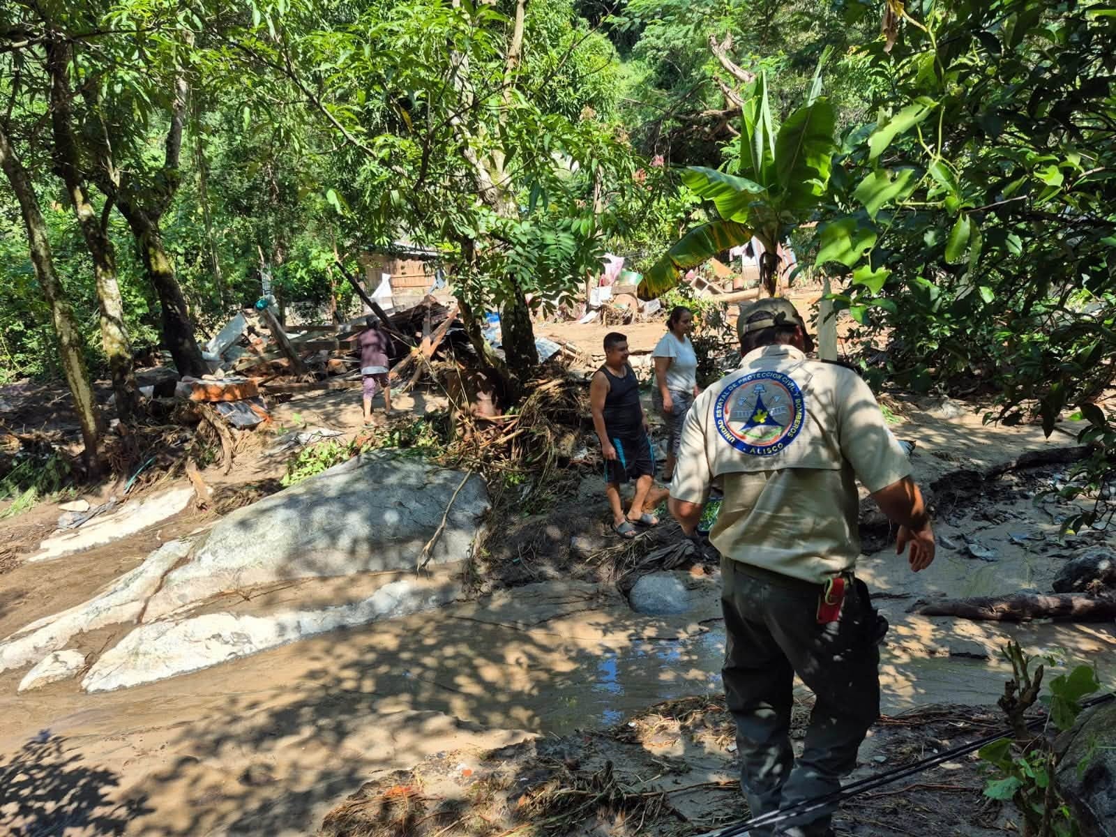 Muere familia tras derrumbe