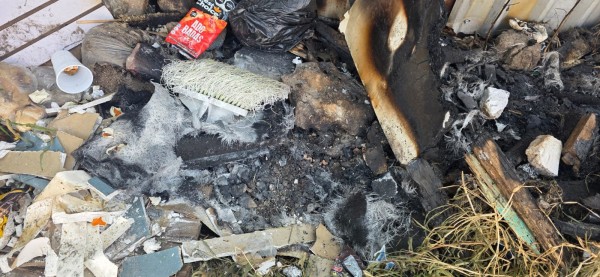 Basura acumulada y quemada genera molestias y preocupación entre vecinos de la calle 27 de septiembre