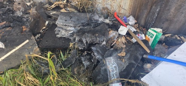 Basura acumulada y quemada genera molestias y preocupación entre vecinos de la calle 27 de septiembre
