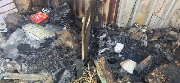 Basura acumulada y quemada genera molestias y preocupación entre vecinos de la calle 27 de septiembre