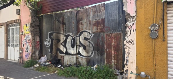 Basura acumulada y quemada genera molestias y preocupación entre vecinos de la calle 27 de septiembre