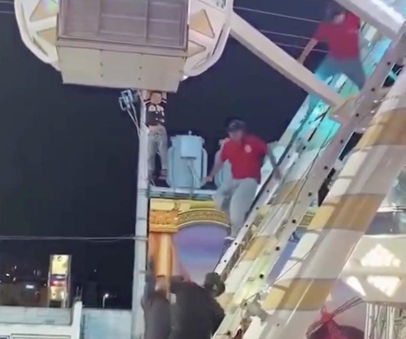 VIDEO ¡De terror! Niño queda colgando de una rueda de la fortuna en movimiento