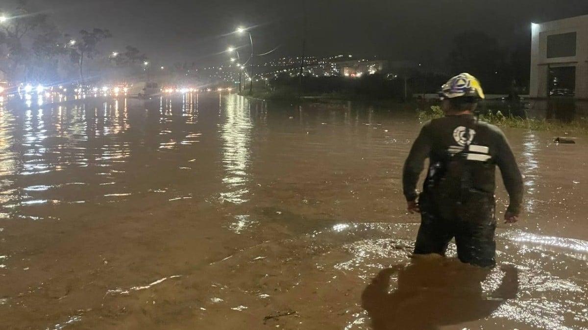 ¡No podían salir! Siete leoneses quedaron atrapados en sus autos durante la tormenta