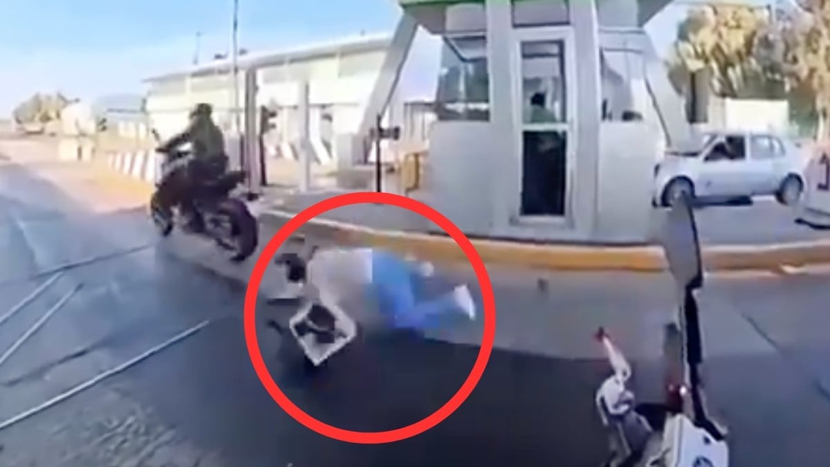 ¡Por no pagar $40! Motociclista da acelerón y mujer sufre severa caída; él no regresó por ella
