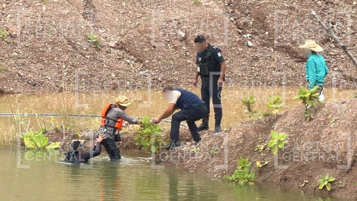 ¡Se aferró a un tronco para no hundirse! Vecinos ayudaron a salvar al adulto mayor