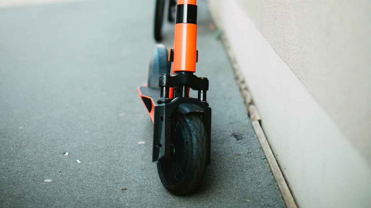 León reconoce límites para sancionar scooters eléctricos; municipios tienen hasta noviembre para regularlos