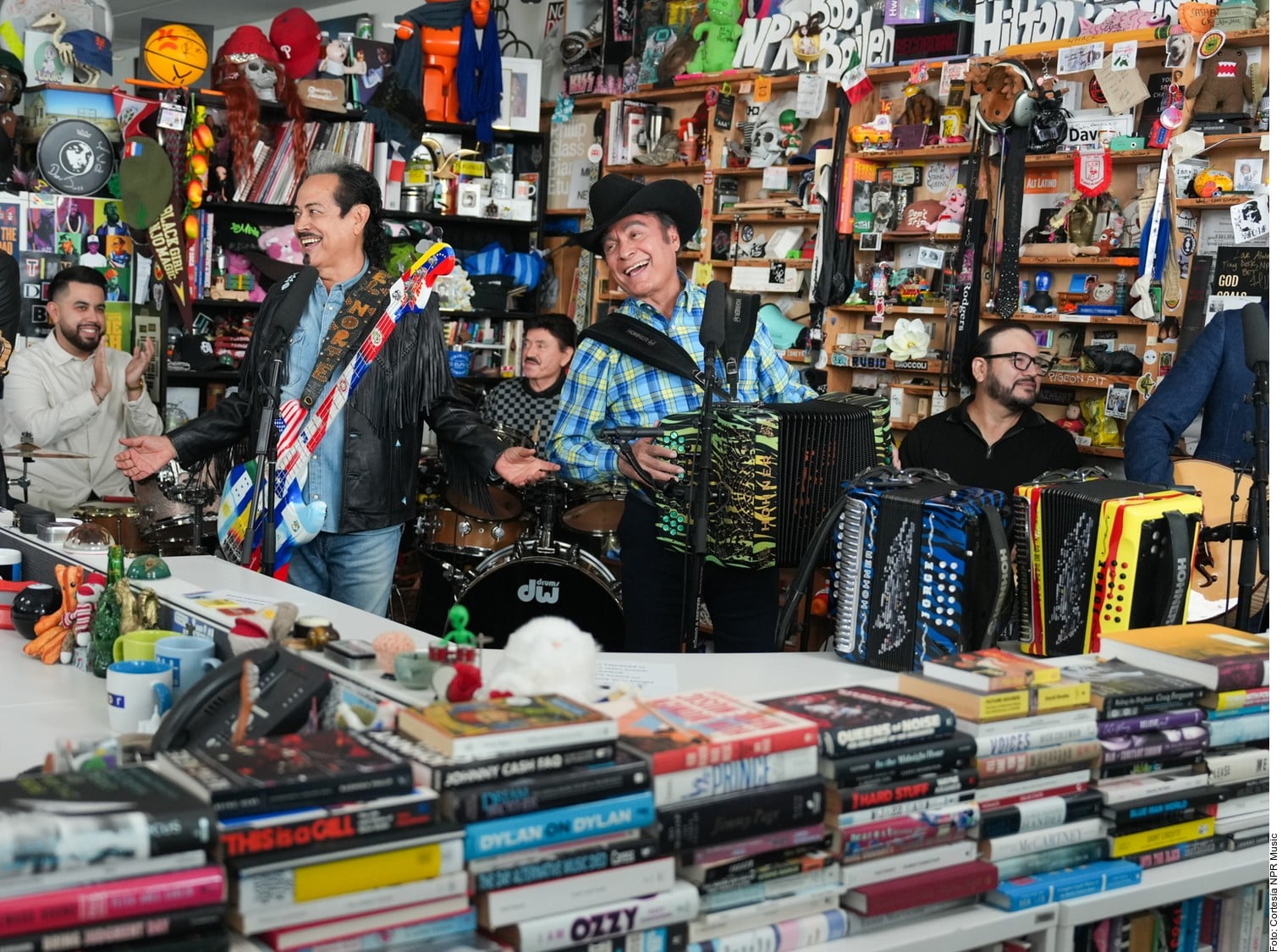 Enaltecen Los Tigres del Norte a México