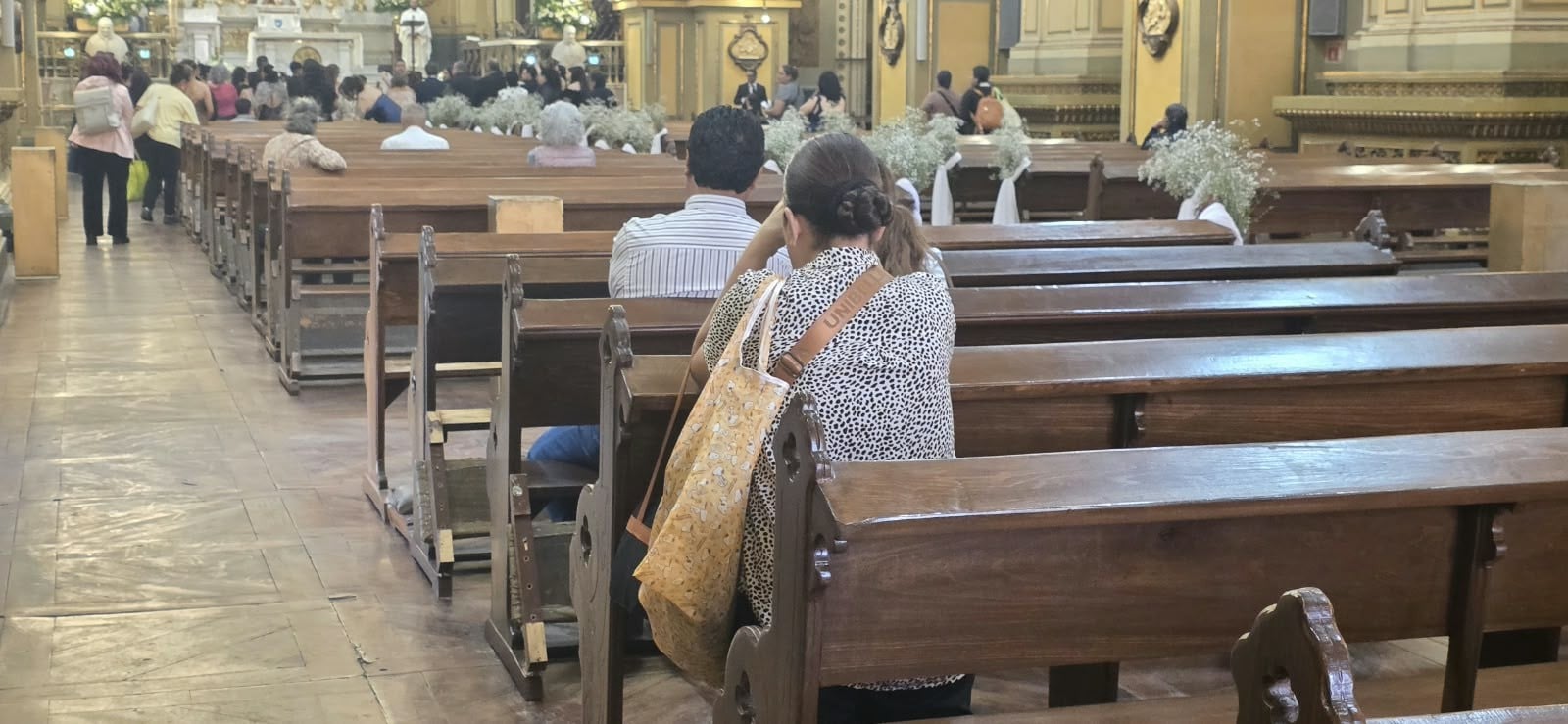 “Es un ser lleno de bondad y luz”: leoneses elevan plegarias por la salud del papa León XIV