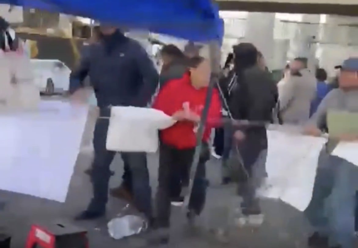 VIDEO ¡Violencia contra madres buscadoras! Transportistas las agreden durante bloqueos