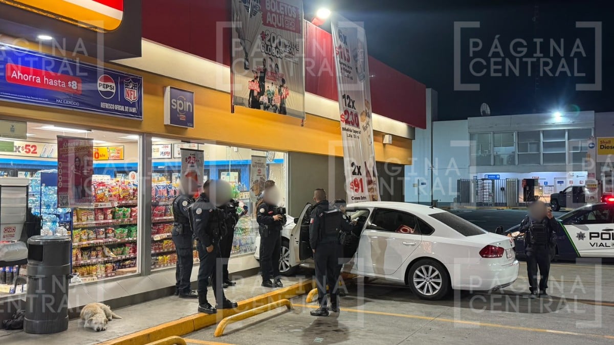 Se estrella contra un OXXO Se estrella contra un OXXO