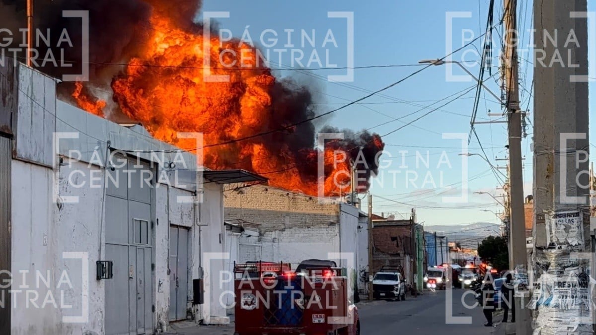 Incendio en la colonia San Nicolás deja a joven con quemaduras graves