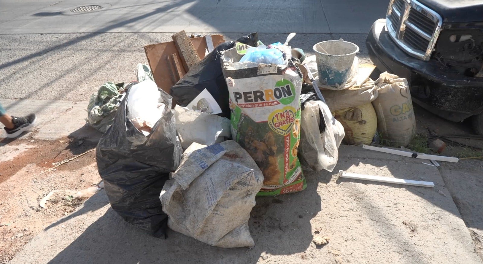 Basura en el Barrio de San Miguel Basura en el Barrio de San Miguel