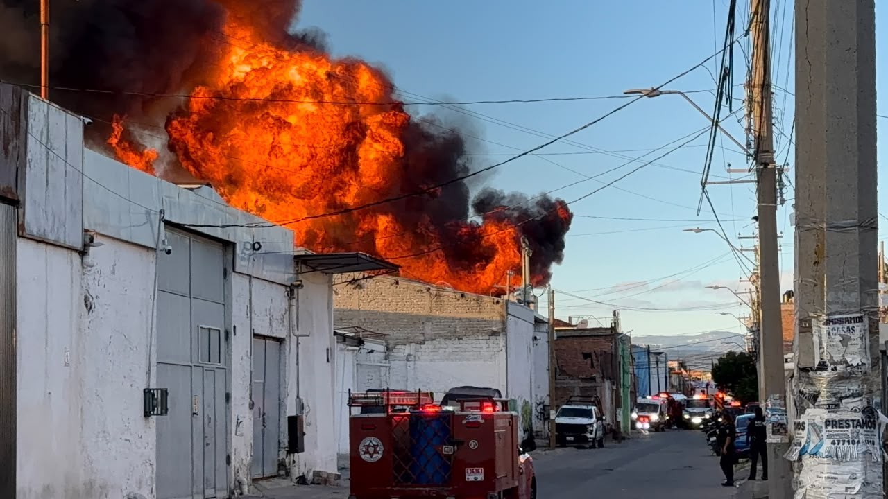 ¡Era una bomba de tiempo! Esto es lo que encontraron en la bodega que se incendió en León