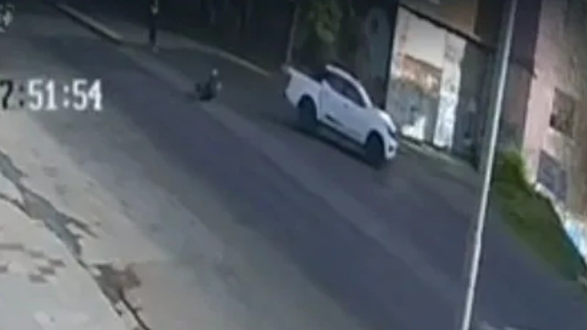 VIDEO Captan momento en que conductor ebrio le pasa por encima a un joven de 16 años