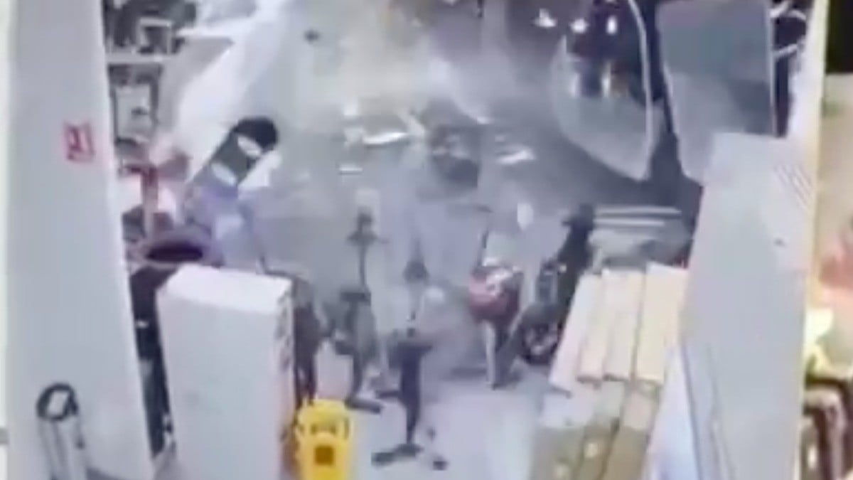 Auto se metió a Coppel