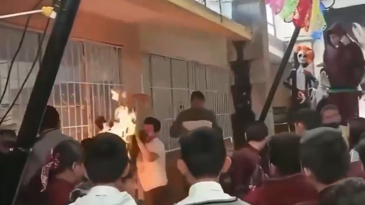 VIDEO ¡Terminó en llamas! Estudiante de secundaria se incendia en su disfraz de catrina