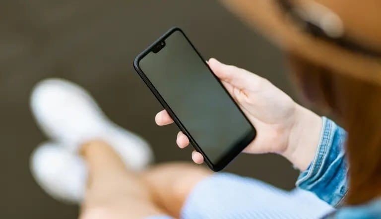 ¿Tu número está registrado a tu nombre? Esto pasa si lo das de baja y cómo proteger tus datos