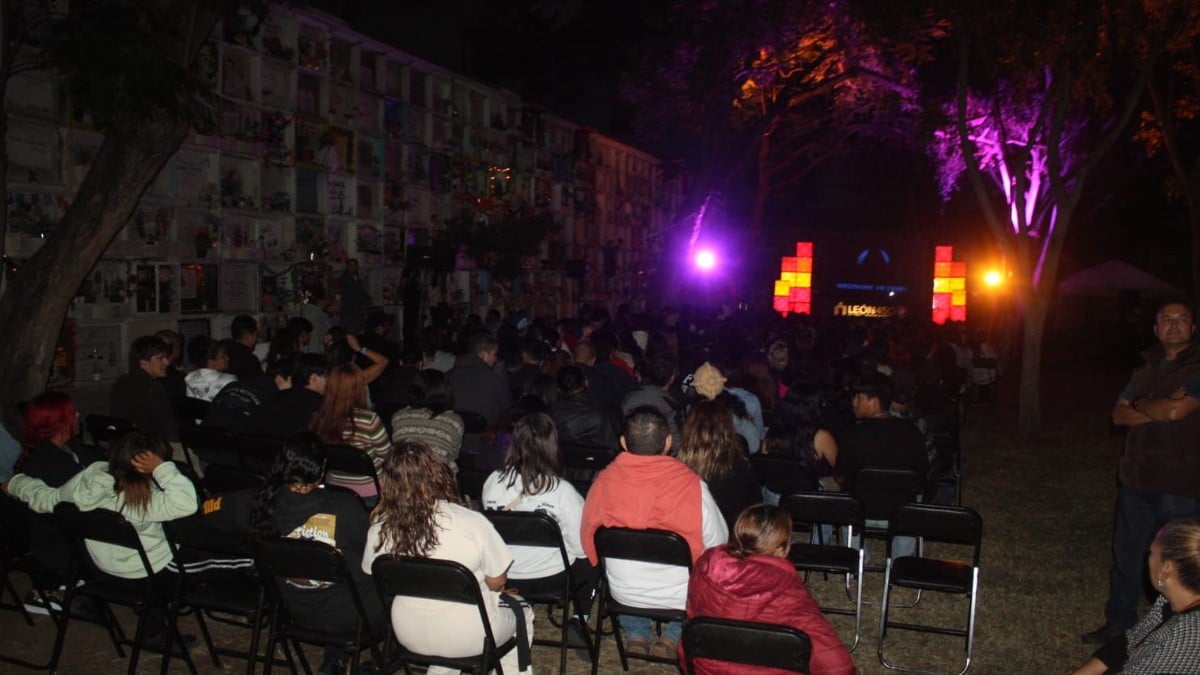 Cine entre Almas: experimentan verdadero terror con películas en el Panteón de San Nicolás