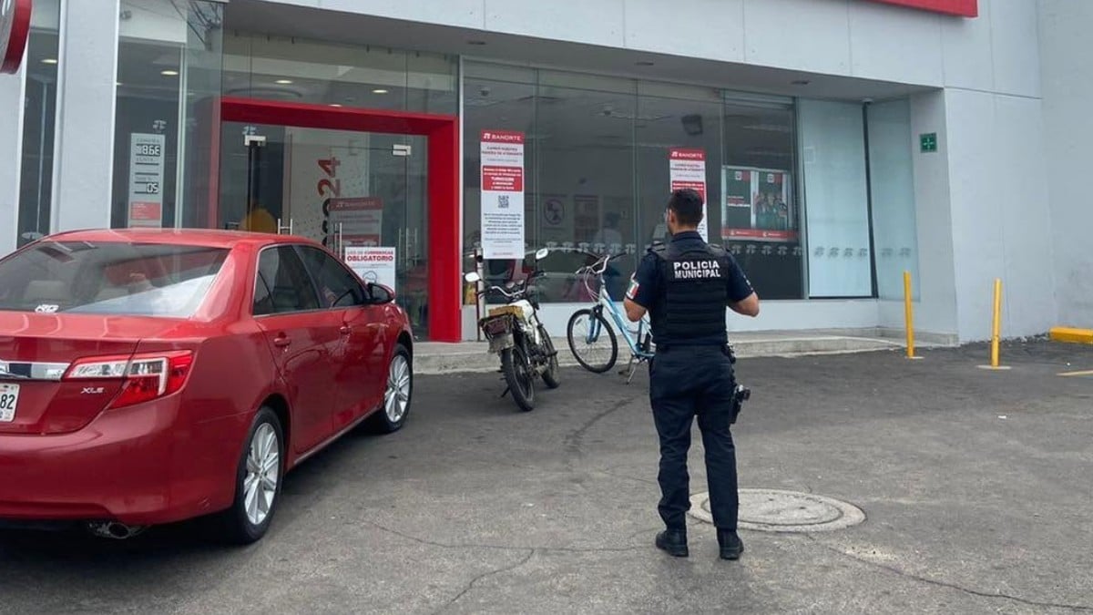 Mujer asalta un banco