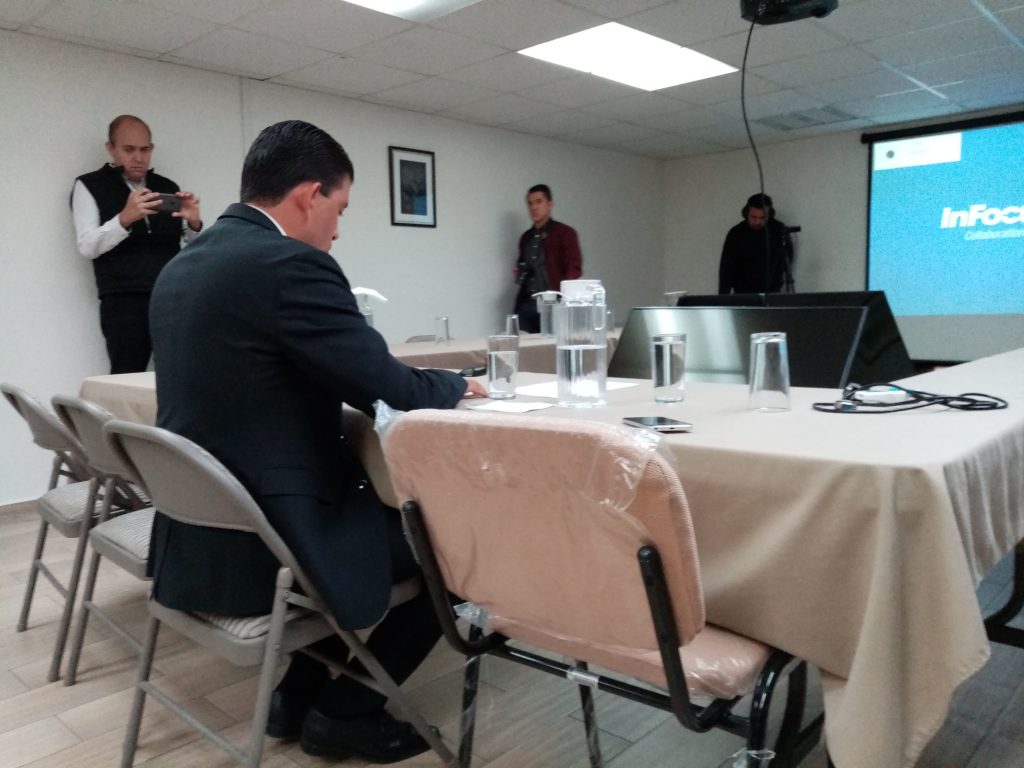 El regidor panista Gilberto López Jiménez en Comisión de Hacienda