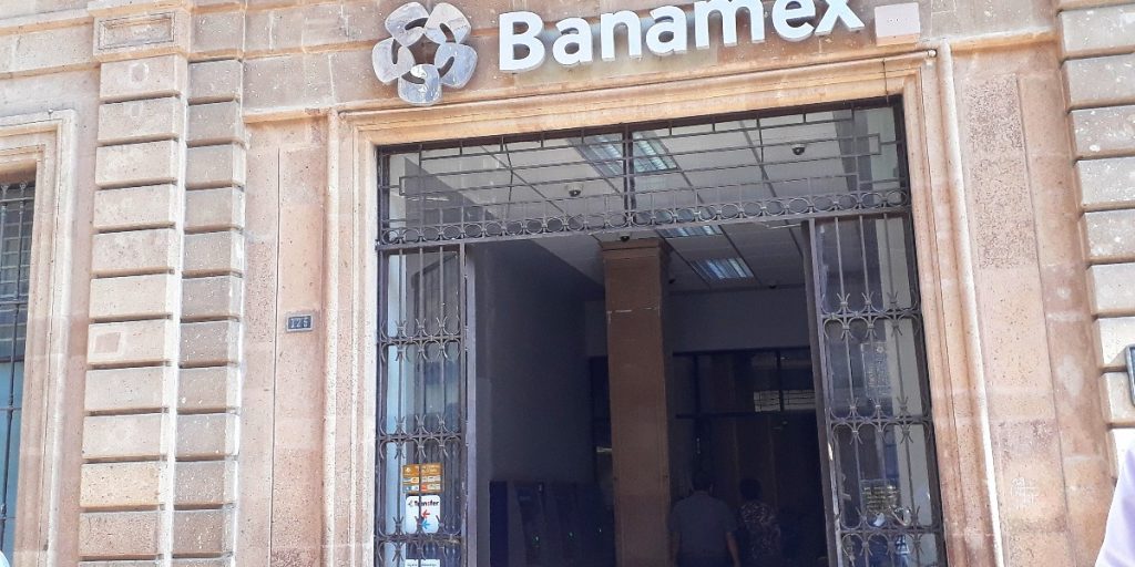La sucursal de CitiBanamex del centro operó con personal masculino