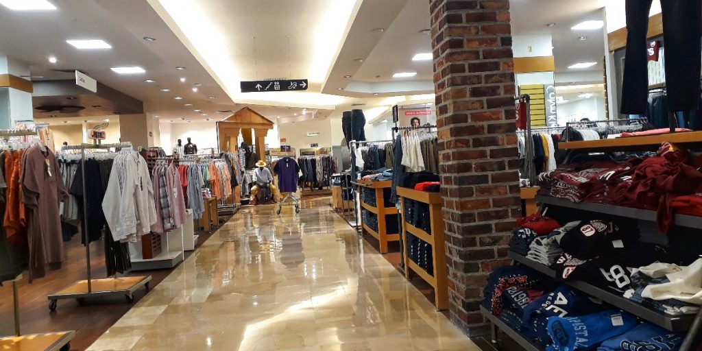 Los pasillos de Liverpool lucieron semivacíos