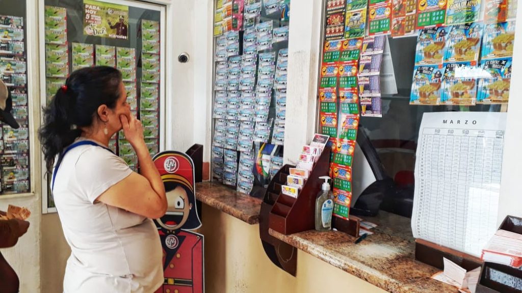 Rosario Ayala ya compró su cachito.