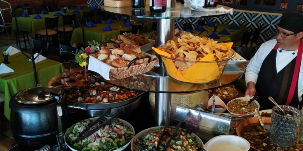 Helen Anaya Sanromán, presidenta de Canirac, indicó que esta situación trae un respiro a los restauranteros pues desde marzo las ventas eran casi nulas