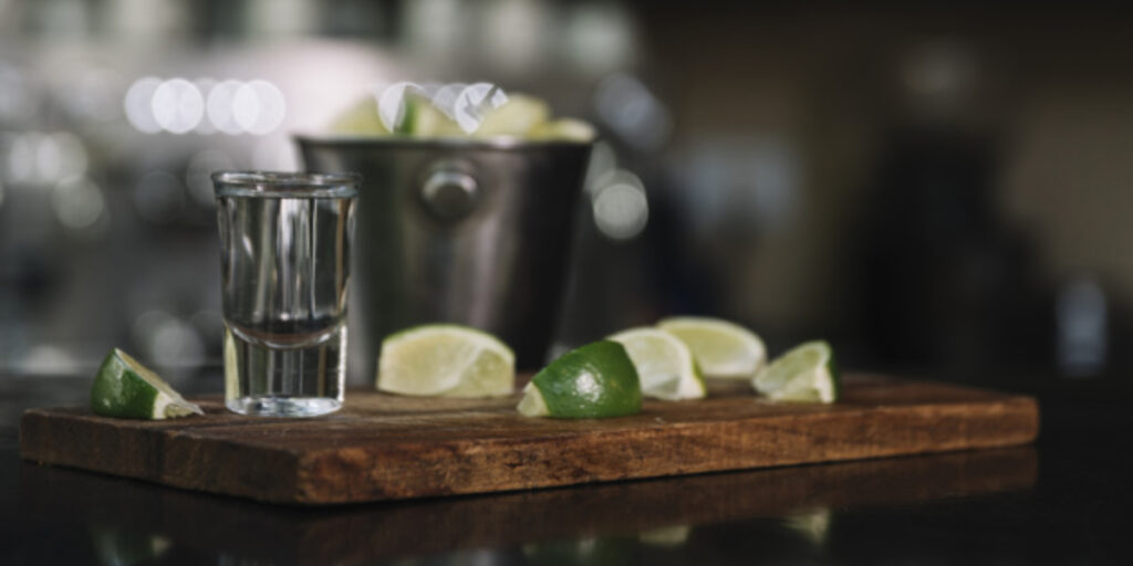 Bares y cantinas tequila alcohol