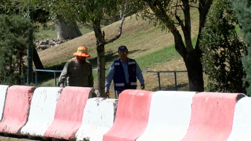 Ya se colocaron las barras de contención. 