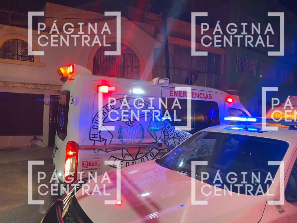 Paramédicos de Bomberos dieron atención al baleado. Foto: Página Central