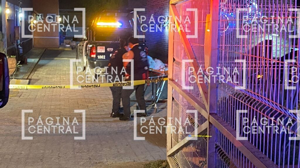 Atienden a una de las mujeres lesionadas. Foto: Página Central