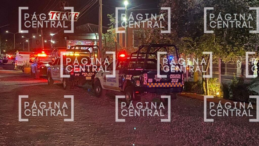 Movilización policiaca en el restaurante Borregos. Foto: Página Central