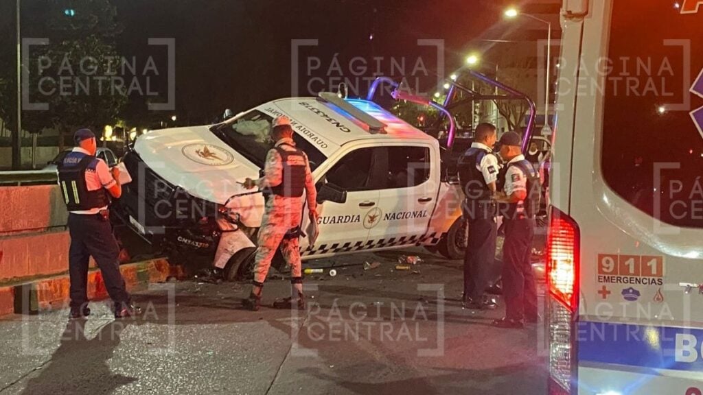 Choque camioneta de la Guardia Nacional