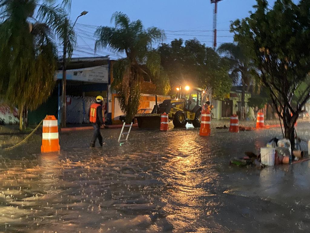 Por varias horas la ciudad fue un caos por tanta agua.