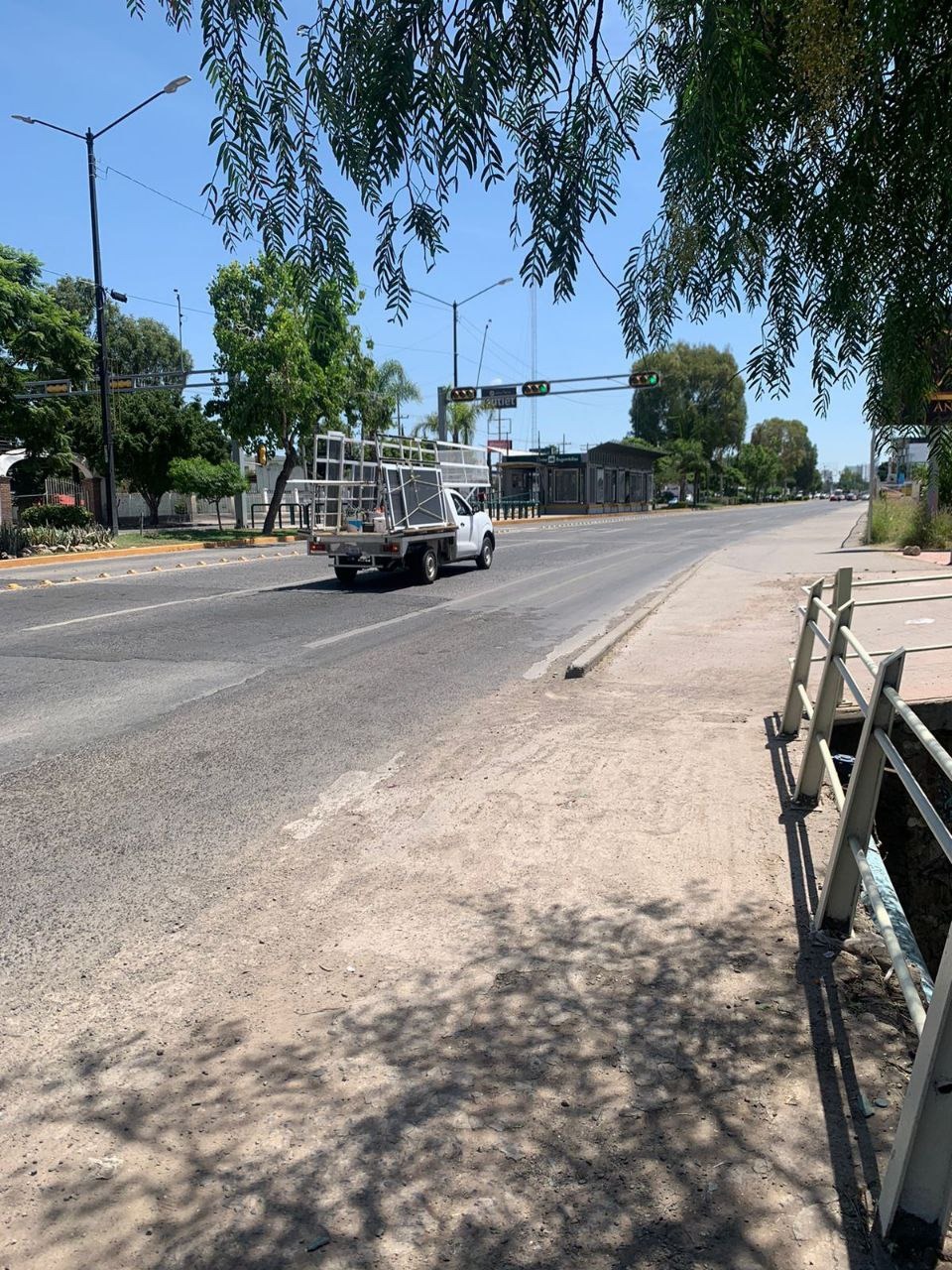 Cierran carril del bulevar López Mateos en León