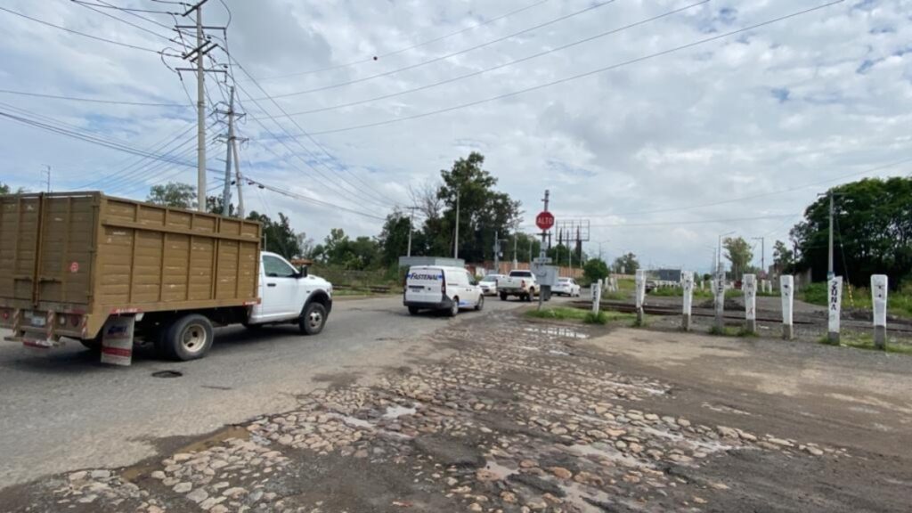 Construcción del puente vehicular en el camino a Santa Ana del Conde