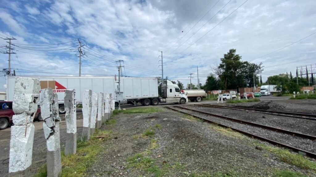 Construcción del puente vehicular en el camino a Santa Ana del Conde