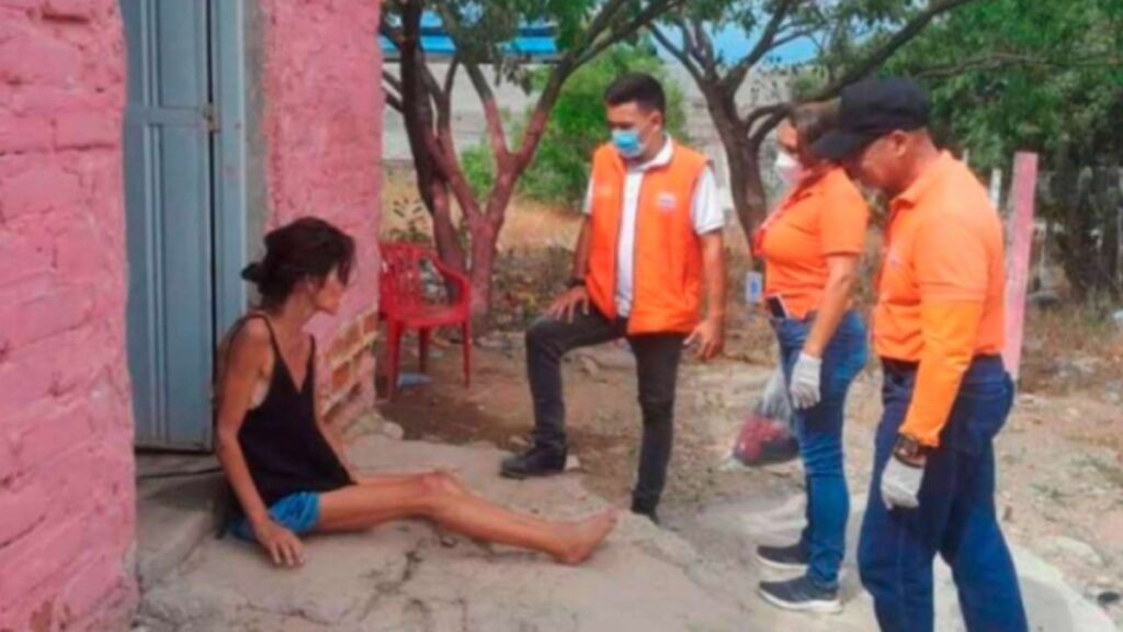 Abandonan a su mamá bajo el sol, daba gritos de hambre