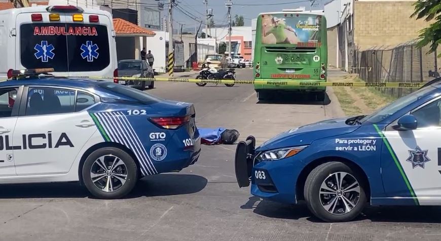 Muere motociclista arrollado en bulevar Ibarrilla en León.