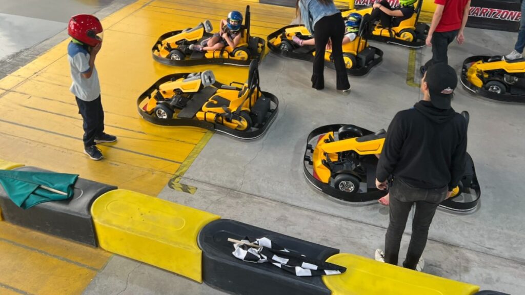 Niña se lesiona en gokarts