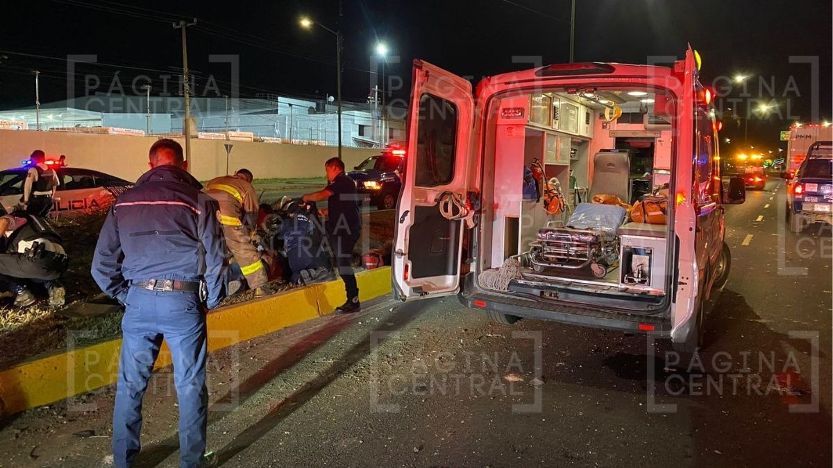 Muere empleado de Farmacias Guadalajara en volcadura