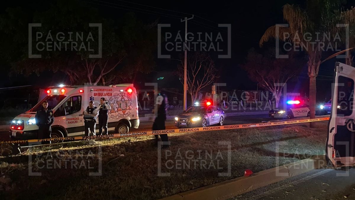 Muere empleado de Farmacias Guadalajara en volcadura