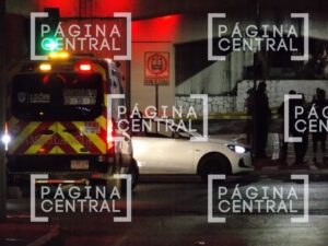 De momento se desconoce el móvil de este crimen debajo del puente de Mariano Escobedo. Foto: Página Central