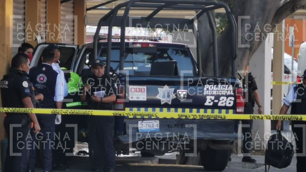 Policía choca contra barda para evitar tragedia en Mariano Escobedo en León