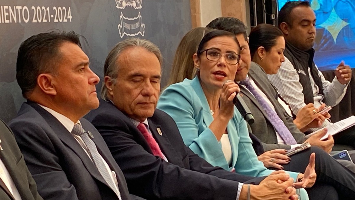 Dan de baja a policías por asaltar a leoneses 