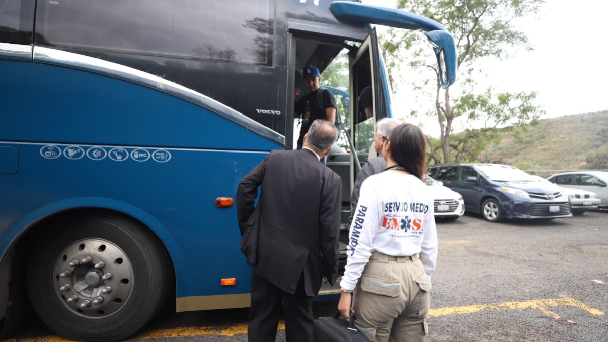 Regresan estudiantes de la UG varados por huracán Otis