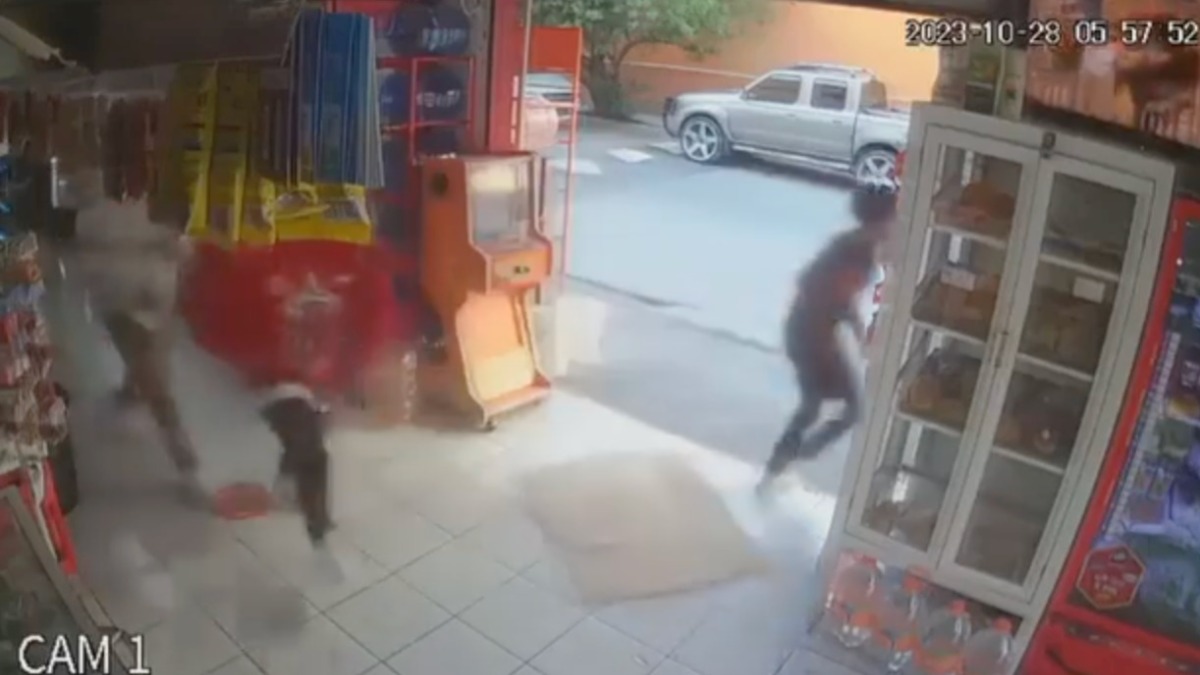 Tres jóvenes asaltaron tienda de abarrotes en Loma Hermosa en León