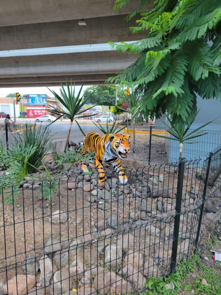 Invierten recursos para restaurar estatuas del Zoo León